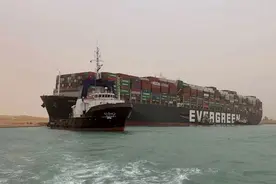 台货船持续搁浅致苏伊士运河双向交通瘫痪 恐打乱全球能源供应链图片