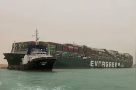 72秒｜400米巨型货轮搁浅苏伊士运河 运输受阻国际油价一度飙升图片