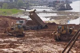 长沙一工地被指填埋湘江，开发商：手续齐全，填土是施工工艺视频封面