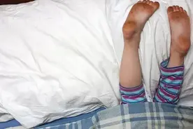 高三女生觉得自己脚臭得很有特点：到学校就臭，这是怎么回事？图片