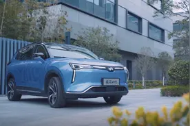 爱卡试车 试驾威马W6  体验无人驾驶先驱视频封面