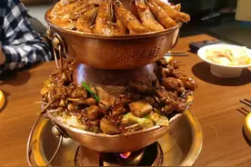 朋友圈花百元可团购原价300元火锅套餐，分销达人躺在朋友圈里边吃边玩一年获上万元佣金丨团购平台“大战”盯上冰城饭店“闲台市场”图片