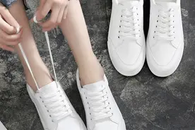 免水洗即取即用！用这款黑科技擦鞋湿巾，3秒穿新鞋图片