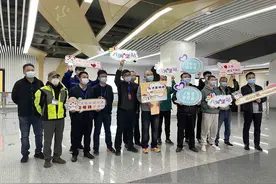 快讯！济南轨道交通2号线首趟列车正式发车图片