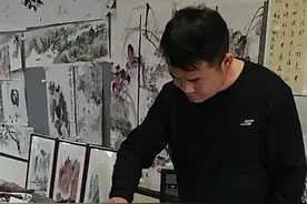 儿时蹲在父亲身旁拿着树枝乱画 渭南温小红已成为国画高手图片
