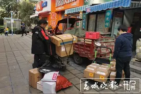 快递小哥都月入过万？昆明不少小哥表示：月入超5000元都难图片