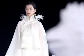 “盖娅传说·熊英”时装发布会在京举行图片
