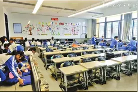 赞！深圳一小学教室里有“午休床”图片