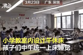 学生躺在教室睡觉，家长却纷纷点赞！为啥？图片