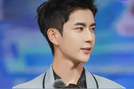 好突然！于朦胧走红毯遇停电一脸淡定图片