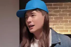 黄宗泽晒被好友“泥塑”照片 女装造型长卷发吸睛图片