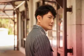 张信哲作品《在不在》MV3.26生日惊喜上线图片