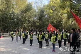 寻访红色足迹 江夏区明熙小学开展清明祭扫活动图片