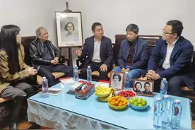 “外婆回家了！”闵行区文联向邹志淑烈士家属赠送画像图片