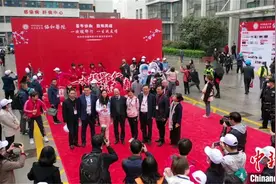 200余名援鄂医护人员重返武汉图片