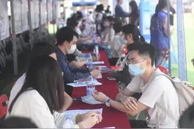 广州举办“阳光就业”首场大型招聘会，总体薪酬上涨图片