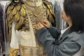 揭秘《百变大咖秀》：5人承担所有服装制作 每件衣服都机关重重图片