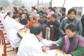 健康扶贫，撑起群众健康“保护伞”图片