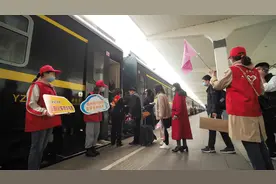 坐着火车游山西 山西开行特色主题旅游列车图片