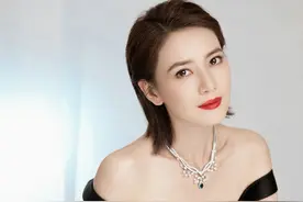 惊艳！高圆圆穿一字肩秀锁骨 短发红唇气场十足图片