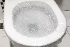 快递气泡膜别扔了！留在家里教你变废为宝，一年能省不少钱图片