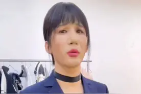 大张伟红唇碎发实力模仿papi酱，本尊回应：是头发茂密的我本人图片