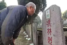 泪目！七旬老人和“21岁”哥哥重逢了图片