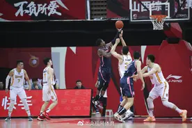 布鲁克斯37+2+4 广东119-91大胜山西图片