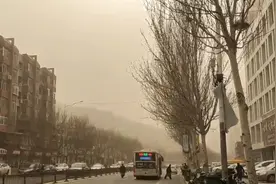 新一轮沙尘暴已到河北：承德街头漫天黄沙视频封面