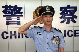 英模精神丨莫勇坚：每一次抓捕，第一个冲在前面，把最大的危险留给自己图片