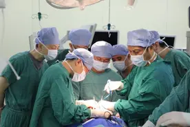 肿瘤防治“国家队”头颈外科专家在南山肿瘤中心开展大型手术日图片