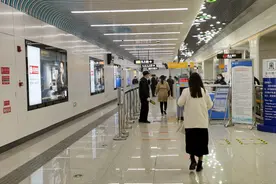 济南地铁2号线通车，体验3号换乘2号线，刷脸乘车，速度杠杠滴视频封面