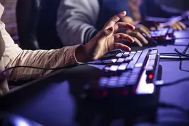 多个APP被无限期下架，但还有陪玩平台在躲猫猫图片