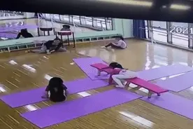 7岁小姑娘一个举动救了老师图片
