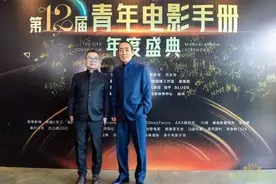 迷惑行为？张艺谋等电影人签名板被盗 程青松称已报警图片