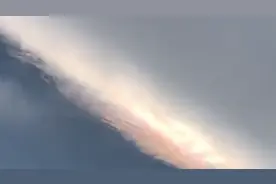 贵州黔西南天空现罕见七彩祥云 目击市民激动买彩票庆祝