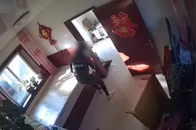 47秒丨家中被盗后村民安装监控 时隔一个月大胆毛贼再次作案视频封面