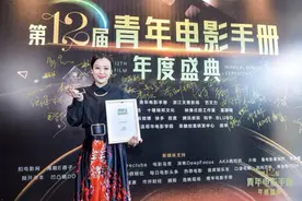 大无语事件！某电影盛典签名板被盗 监控视频曝光图片