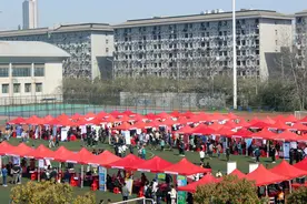 武汉一大学助力毕业生就业，为入校招聘企业设“年薪门槛”：本科生8万，研究生10万图片