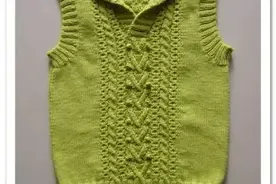 帅气的男童翻领子背心针织，2岁儿童穿，附图解图片