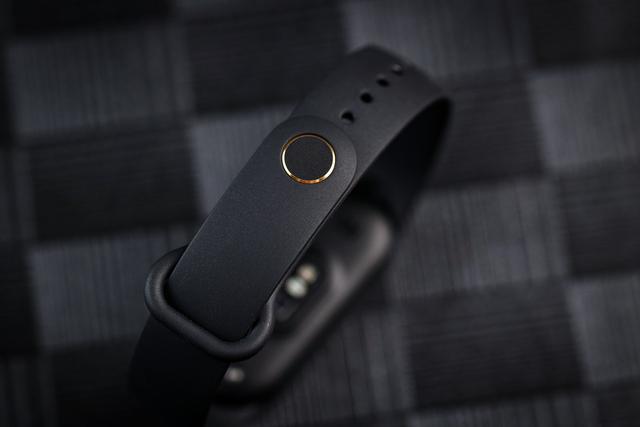 自2014年推出首款智能手环产品以来,小米手环可谓一骑绝尘,也让小米