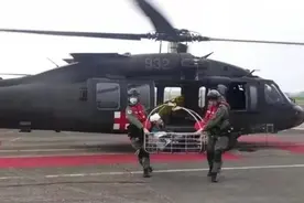 台军急着给“黑鹰”加装搜救装置，美方趁机要高价：必须去美国装图片