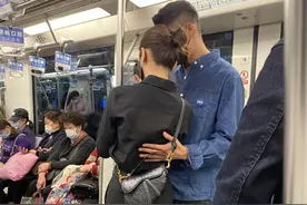 网友偶遇王子文吴永恩，男方轻搂女方腰背，疑似两人还买了情侣戒指图片