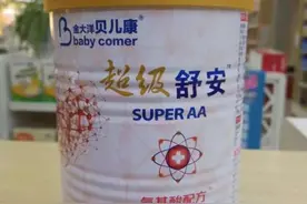 3岁女童疑因喝“假奶粉”致智力残疾，涉事企业去年就被曝光过图片