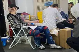 灵超献血被偶遇 网友：不愧是正能量偶像图片