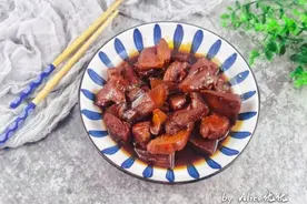 #春日时令，美味尝鲜#鲜贝露春日尝鲜～竹笋红烧肉图片
