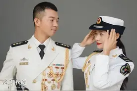 上尉军官与女中士的爱情，太甜了图片