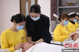 首位落户上海的美容师：赶上了好时代图片