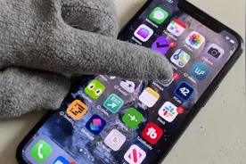 苹果新专利显示未来iPhone可以戴着手套使用图片