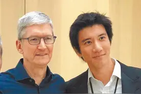 敬业！王力宏创业线上教唱歌 熬夜批改作业图片